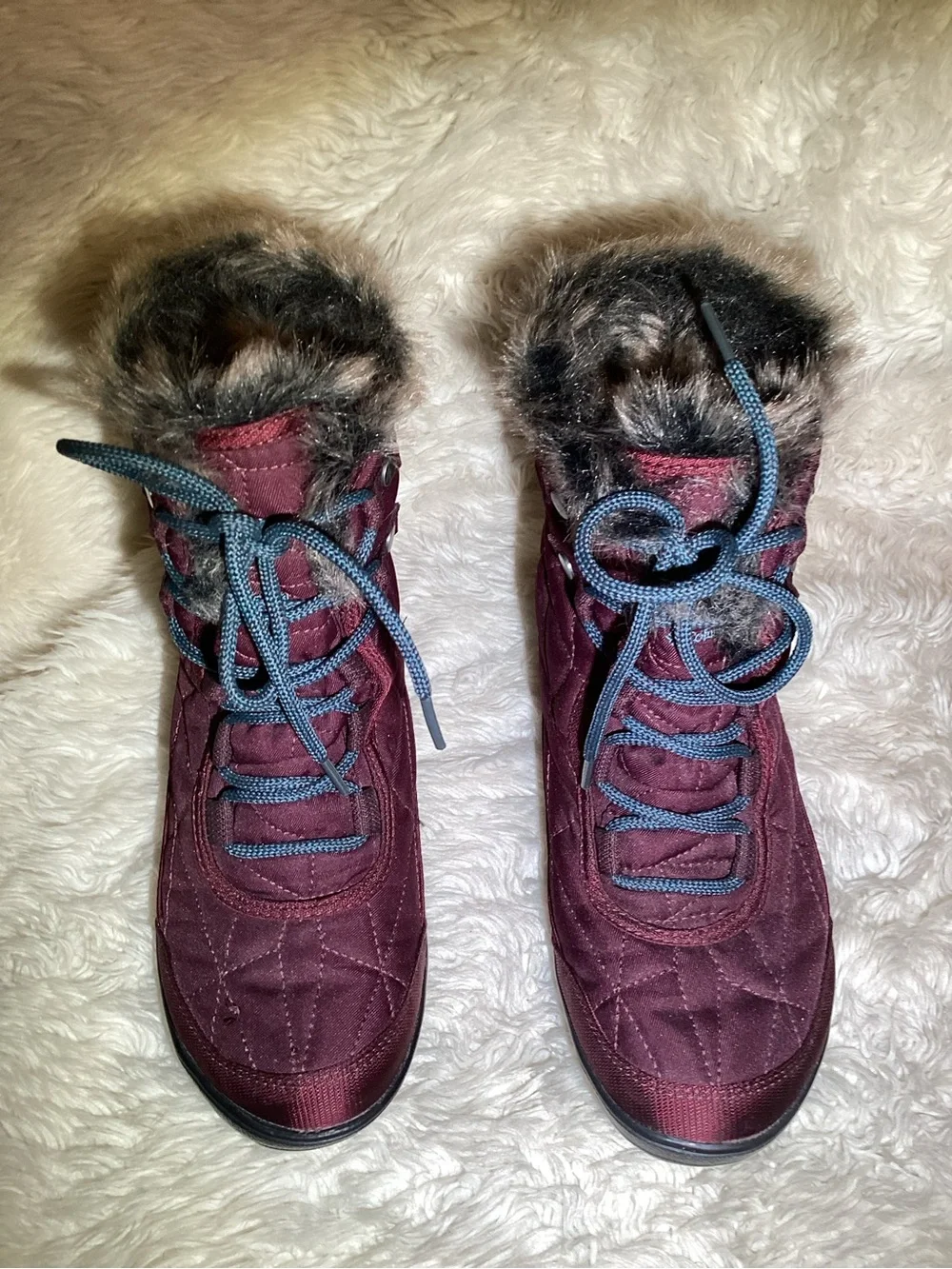 Columbia Women's minx shorty lll Maroon Winter Boots with Teal Laces side 7.5